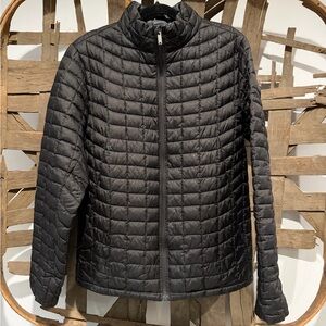 Ben Sherman Men’s Medium Light Puffer Jacket. Size Large. Color Black.